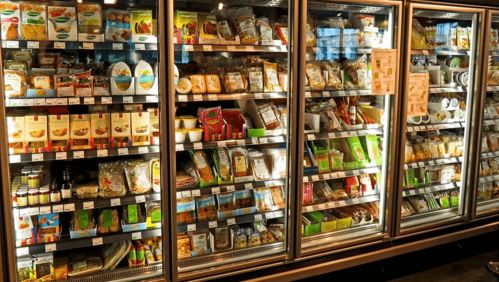 休闲食品行业迈向成熟期，未来发展潜力巨大